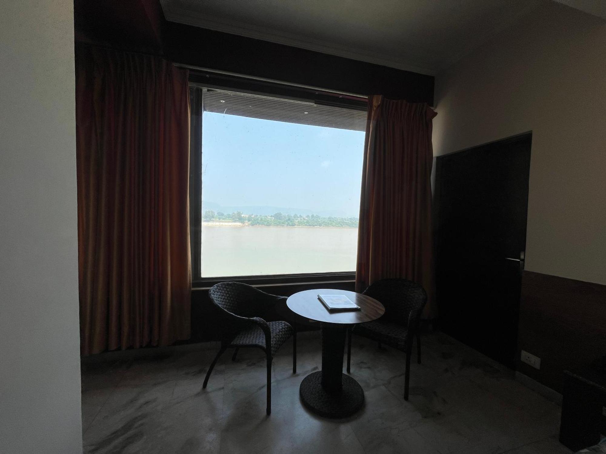 Treehouse Narmade A Riverfront Resort & Spa Narmadapuram Hoshangabad Exterior photo